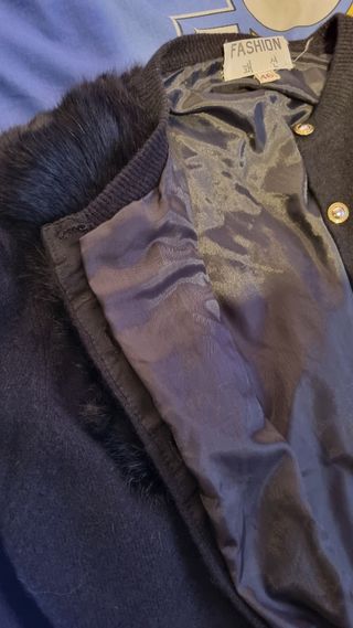 Chaqueta de lana con adornos de semipiel