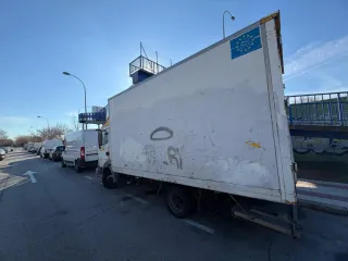 Nissan Atleon con plataforma elevadora 2003