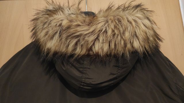 Parka acolchada con capucha