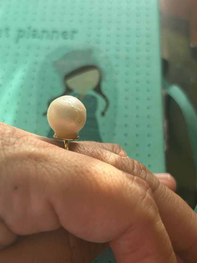 Anillo acero dorado y perla barroca