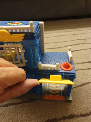 Policía cárcel Superzings