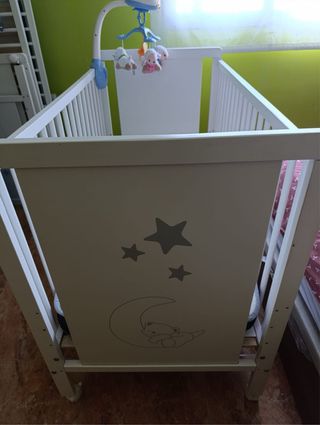 Cuna + colchon + dos regalos
