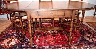 Mesa ovalada de roble macizo con alas abatibles