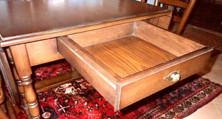 Mesa ovalada de roble macizo con alas abatibles