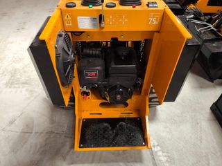 Mini cargadora compacta  HT360 13cv gasolina