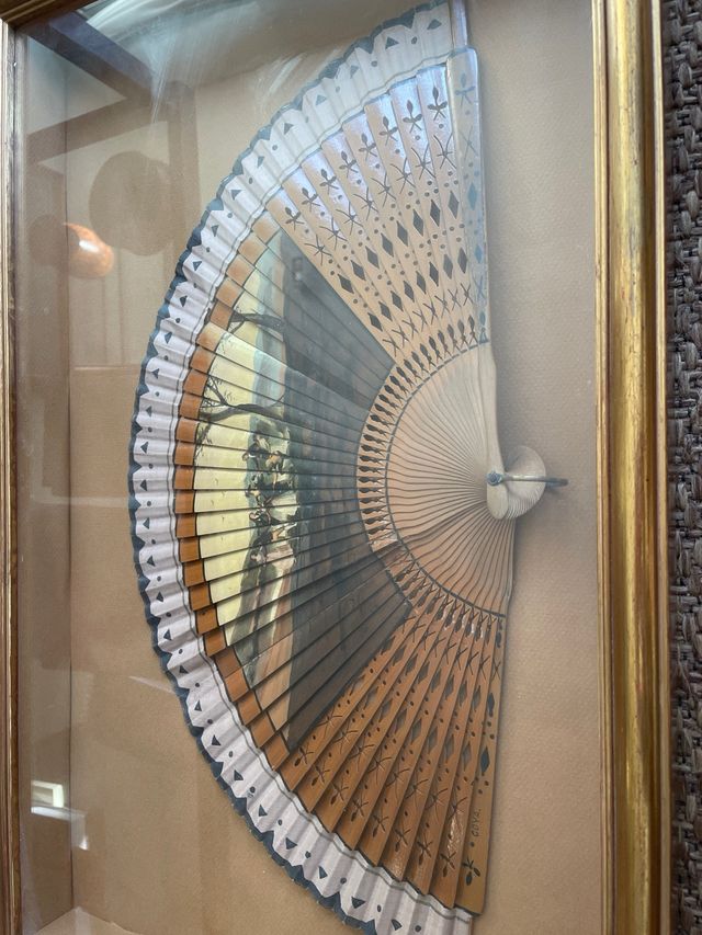 Antiguo abanico con escena goyesca