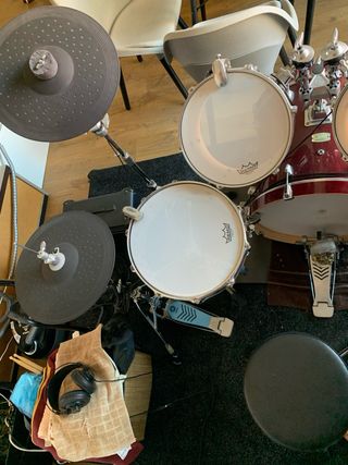 Batería Yamaha Hybrid Stage Custom Pack y Tarima