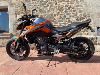 Ktm duke 790 con akrapovic