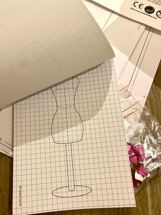 Diseño moda, maquina coser sin estrenar