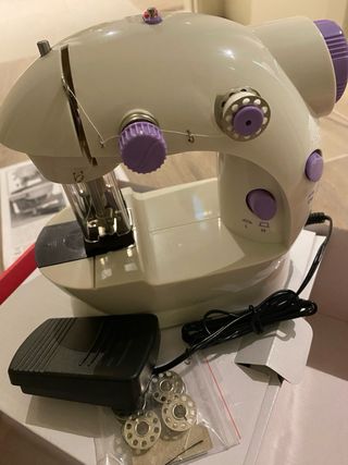 Diseño moda, maquina coser sin estrenar