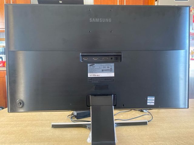Monitor Samsung 28’