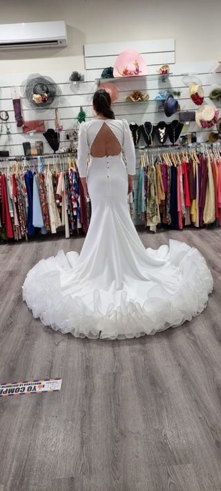 Traje de novia volantes