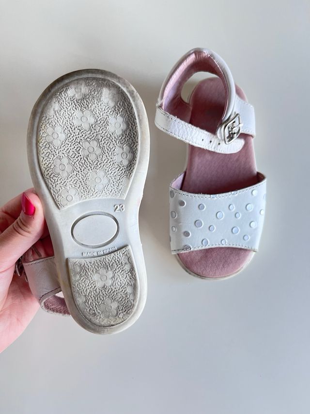 Sandalias de niña pequeña