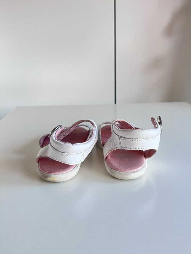 Sandalias de niña pequeña