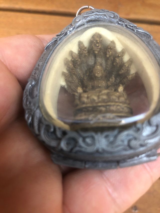 Colgante protector buda