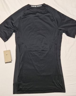 Camiseta Deportiva Manga Corta Térmica Nike Pro.