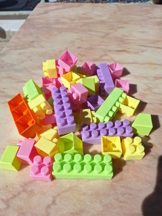 Blocchi costruzioni colorati gioco bambini