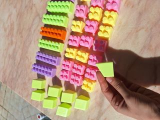 Blocchi costruzioni colorati gioco bambini