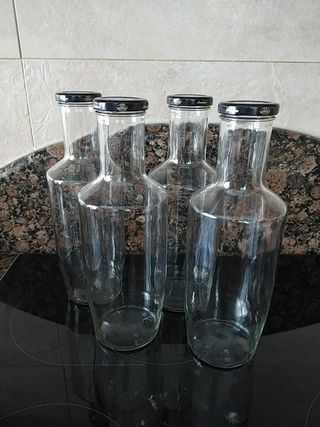 4 BOTELLAS DE CRISTAL