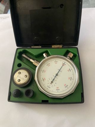 Reloj comparador de revoluciones