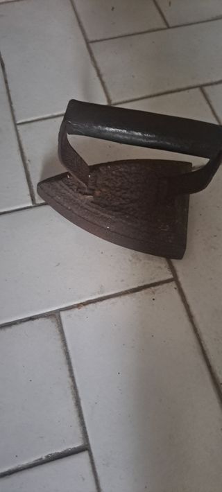 Ferro da stiro antico