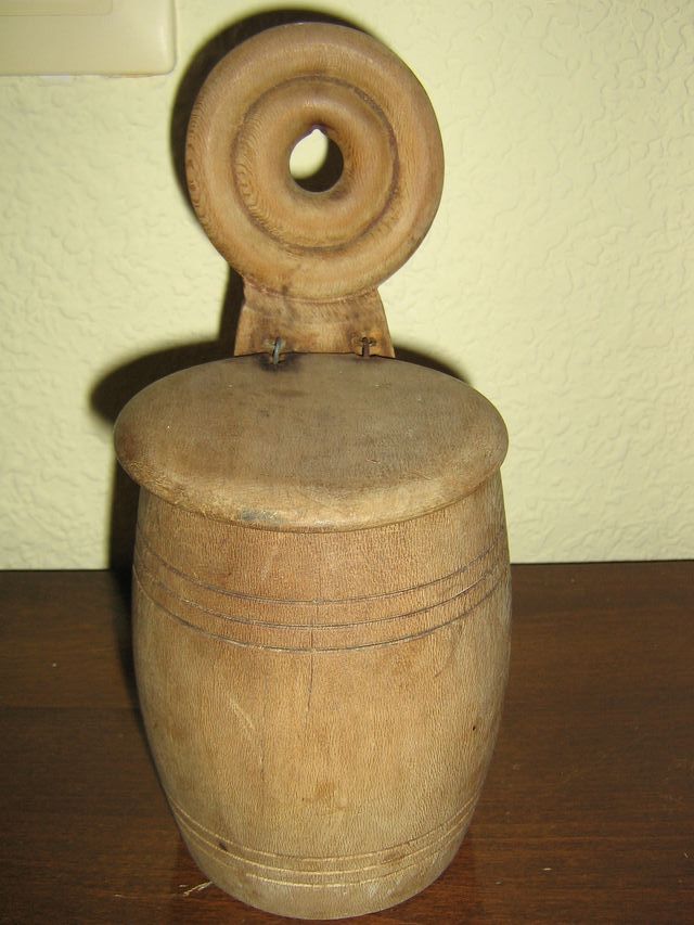 Bote de ajos de madera (Albacete capital)