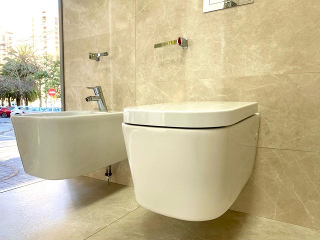 Inodoro y bidé susp. MEG 11 GALASSIA