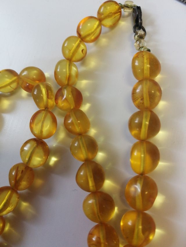 Collar de ámbar, tono marrón