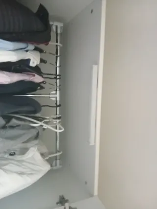 Colgador/ barra abatible para armarios