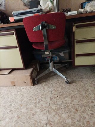 Escritorio de metal-madera cajones a ambos lados 