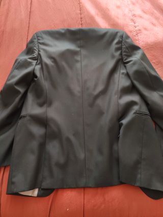 Traje completo y camisa.
