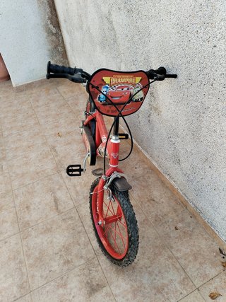 Bici Lightning McQueen pequeña roja