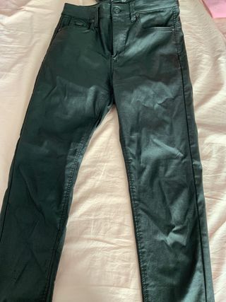 Pantalon efecto piel negro