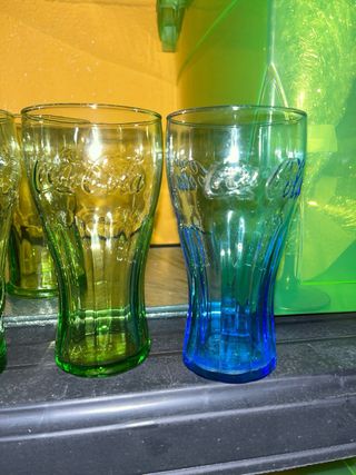 Vasos de coca cola sin usar