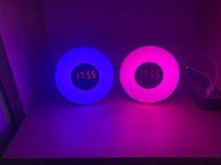 Radio despertador con luz