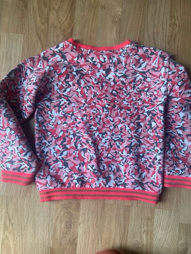 Sudadera IKK. Talla 5 y 6 años