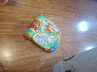 Libro musical y correpasillos