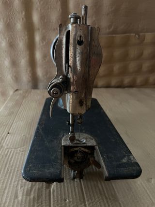 MAQUINA DE  COSER  ALFA