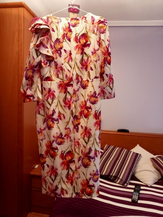 Vestido ceremonia talla 44, usado una vez.