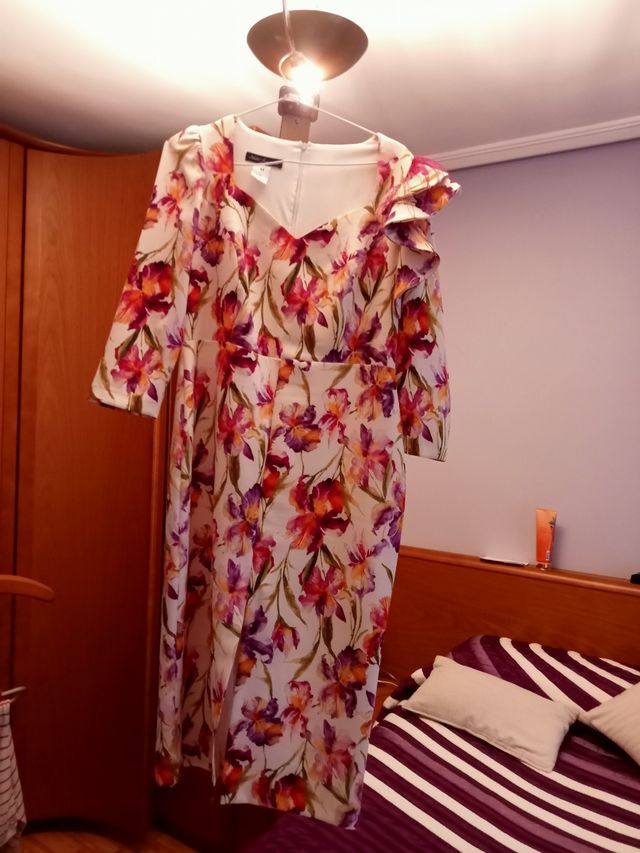 Vestido ceremonia talla 44, usado una vez.