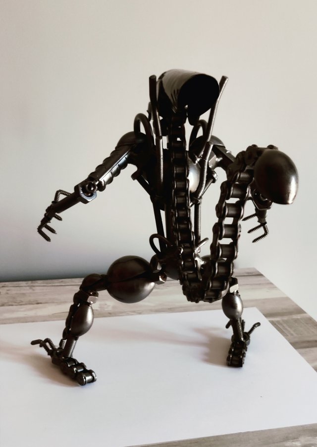 FIGURA ALIEN
