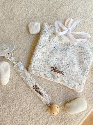 Babero y chupetero pack regalo bebe