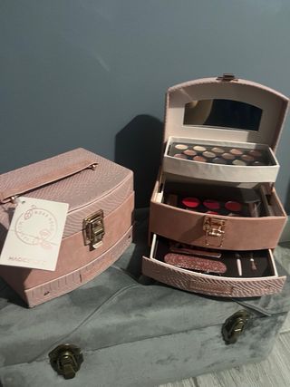Maquillaje profesional MagicStudio