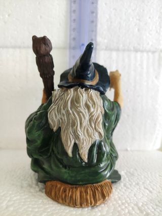 Statuina strega con topo