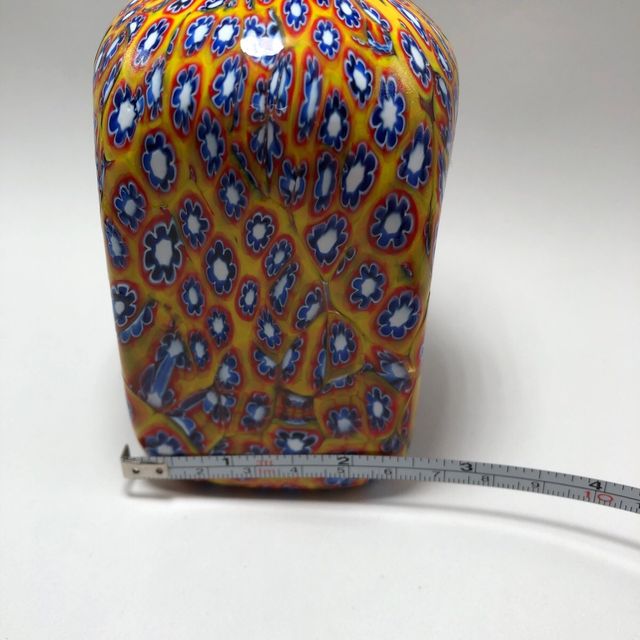 Botella de vidrio veneciano. millifiori.