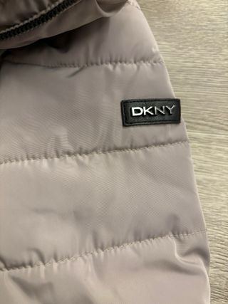 Plumas Donna Karan