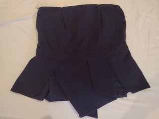 top sin tirantes, color negros con tablas,
