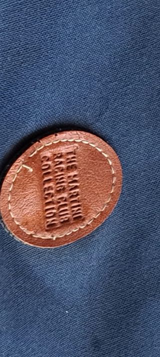 Maleta de piel de mano . Bolsa de viajes