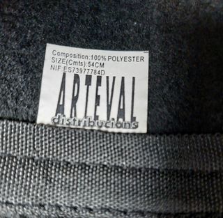 Chaleco,  pantalón y sombrero