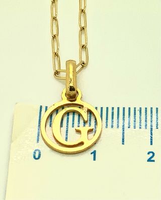 Gargantilla chapada en oro letra G